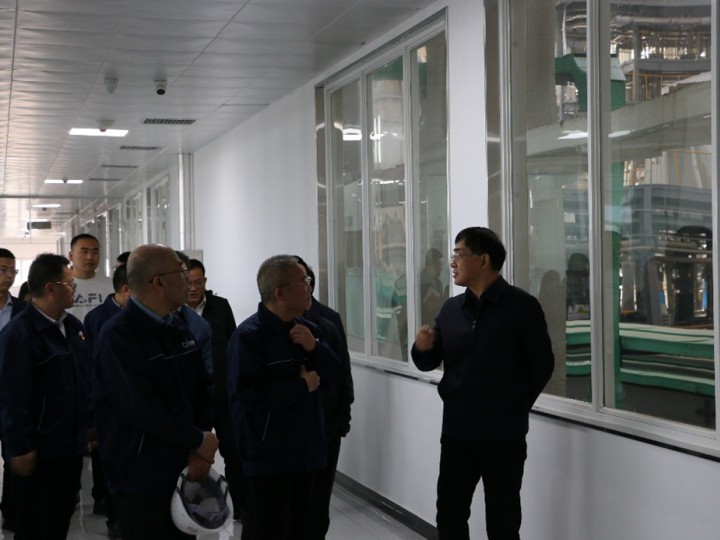 白银市市委书记杨建武一行莅临我公司参观调研